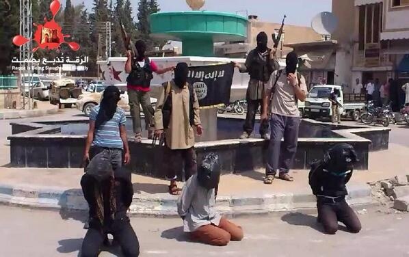 داعش تعدم 7 أشخاص في الرقة وتصلب اثنين منهم