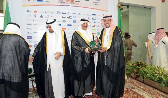 أمير الشرقية يكرِّم «معادن» لرعايتها يوم  المهنة في جامعة البترول