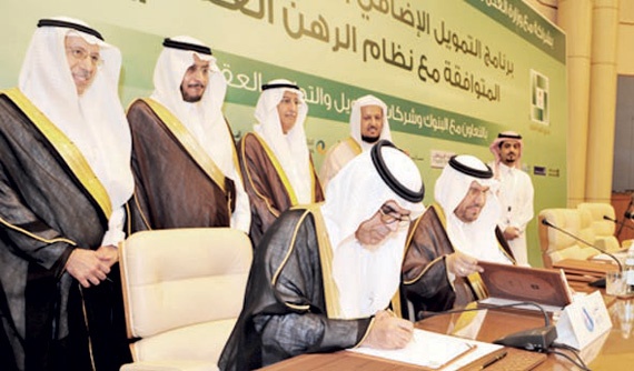 «العربي الوطني» يوقع اتفاقية التمويل الإضافي