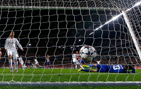 قصة مصورة : ريال مدريد يحقق "العاشرة"