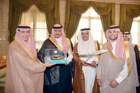 أمير الرياض يستقبل وفدا من مجموعة ناس القابضة
