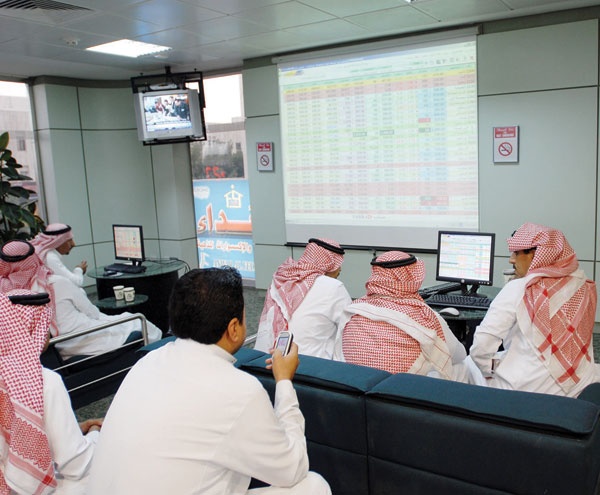 ضغوط بيعية تفقد الأسهم السعودية مكاسبها الأسبوعية
