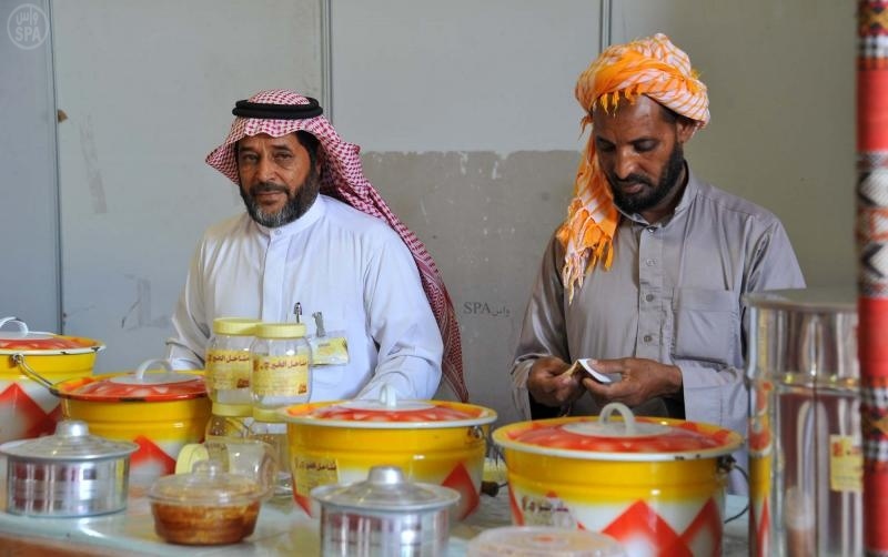 قصة مصورة: افتتاح مهرجان العسل في الطائف