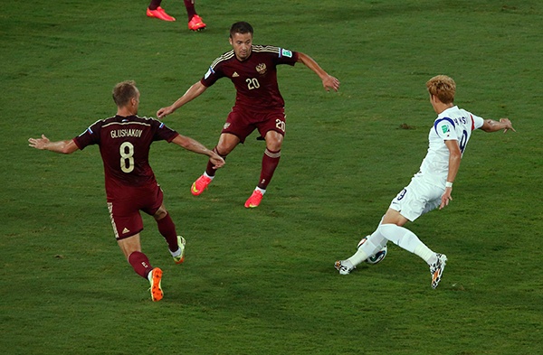 قصة مصورة : تعادل كوريا وروسيا يحرم آسيا من أول انتصار مونديالي