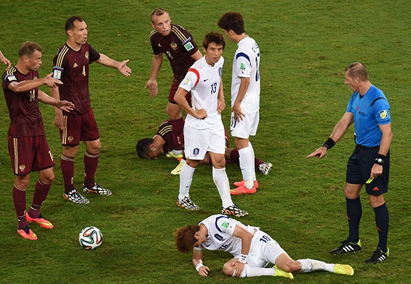 قصة مصورة : تعادل كوريا وروسيا يحرم آسيا من أول انتصار مونديالي