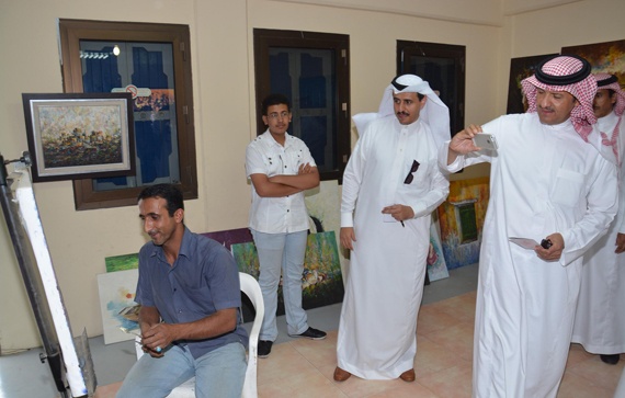 قصة مصورة : رئيس "السياحة" يزور "المفتاحة" ويتجول في "السودة"