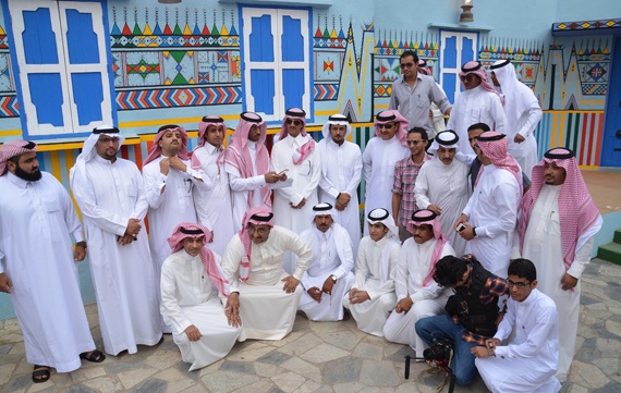 قصة مصورة : رئيس "السياحة" يزور "المفتاحة" ويتجول في "السودة"