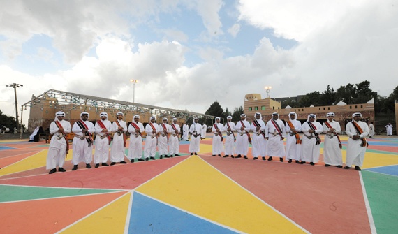 قصة مصورة : رئيس "السياحة" يزور "المفتاحة" ويتجول في "السودة"