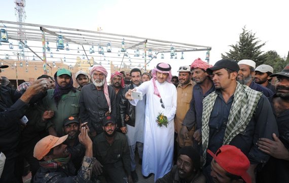 قصة مصورة : رئيس "السياحة" يزور "المفتاحة" ويتجول في "السودة"