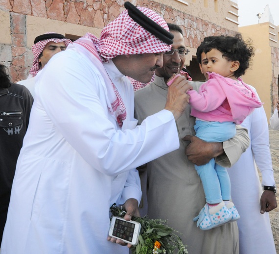 قصة مصورة : رئيس "السياحة" يزور "المفتاحة" ويتجول في "السودة"
