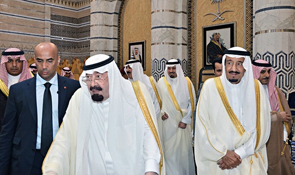 خادم الحرمين الشريفين يصل جدة قادماً من القاهرة