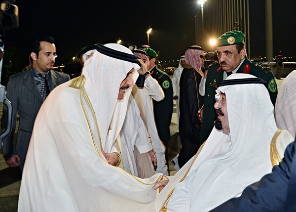 خادم الحرمين الشريفين يصل جدة قادماً من القاهرة