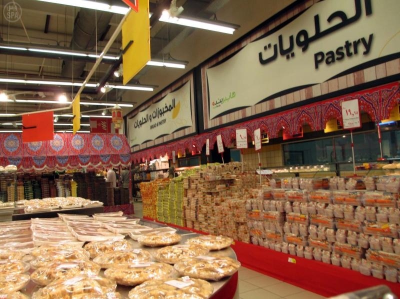 قصة مصورة: شهر رمضان ينعش حركة التسوّق في المدينة المنورة