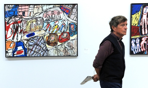 قصة مصورة:  معرض لأعمال الرسم والنحت في فرنسا