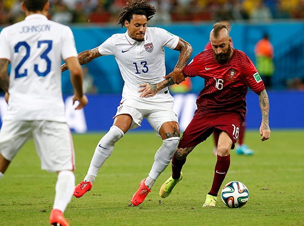 قصة مصورة : هدف برتغالي قاتل يشعل حسابات مجموعة الموت