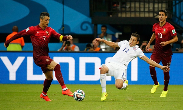 قصة مصورة : هدف برتغالي قاتل يشعل حسابات مجموعة الموت