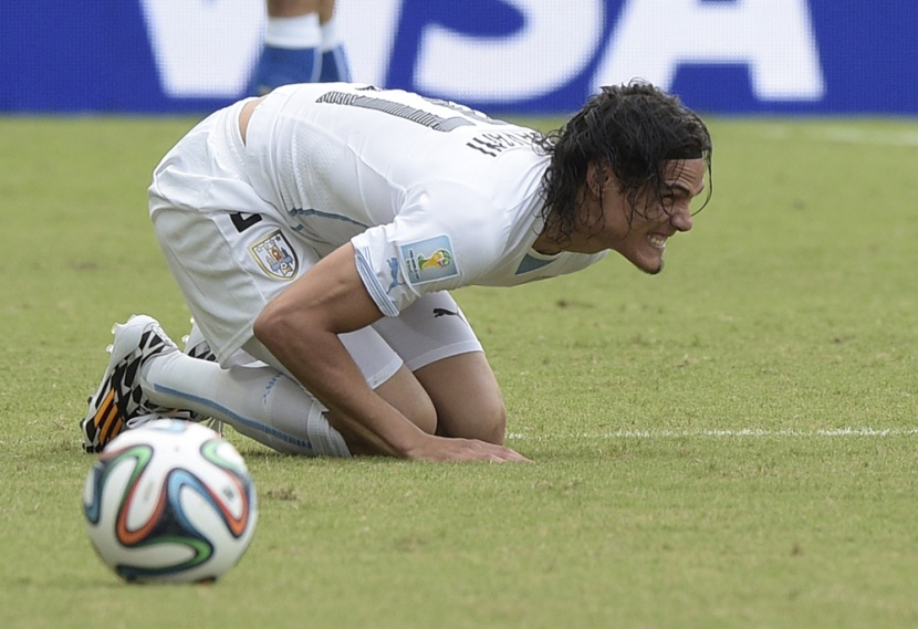 قصة مصورة: رأس جودين تطيح بالآزوري وتصعد بأروجواي للدور الثاني لكأس العالم