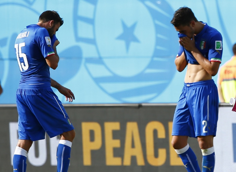 قصة مصورة: رأس جودين تطيح بالآزوري وتصعد بأروجواي للدور الثاني لكأس العالم