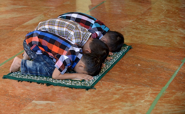 قصة مصورة : أطفال الفلبين في المسجد