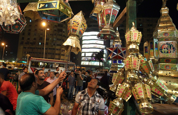 قصة مصورة: ترحيب المسلمين برمضان