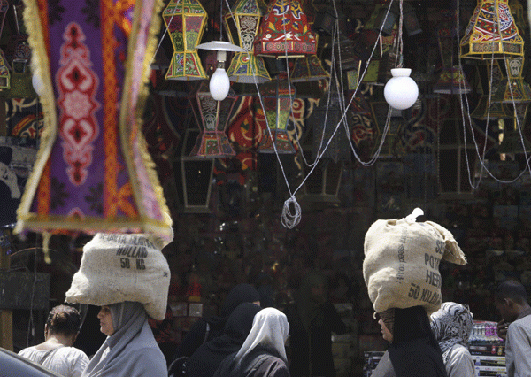 قصة مصورة: ترحيب المسلمين برمضان