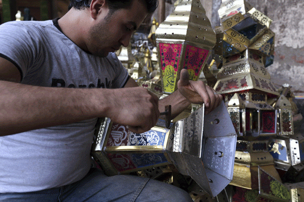قصة مصورة: ترحيب المسلمين برمضان