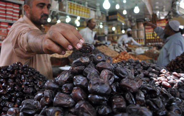 قصة مصورة: ترحيب المسلمين برمضان