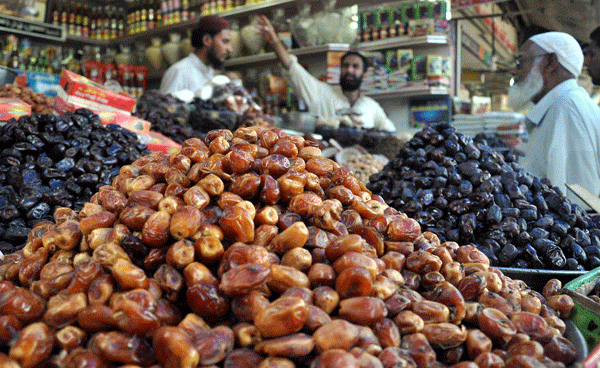 قصة مصورة: ترحيب المسلمين برمضان