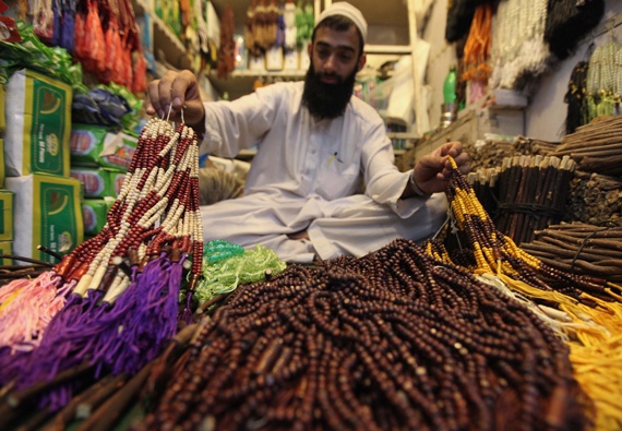 قصة مصورة: ترحيب المسلمين برمضان