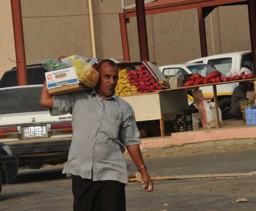 قصة مصورة:  أسواق جازان الشعبية تشهد حركة تجارية لافتة في أول أيام رمضان