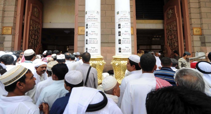 قصة مصورة : مشروع الترجمة الفورية لخطب الحرمين الشريفين هدية المملكة للعالم الإسلامي