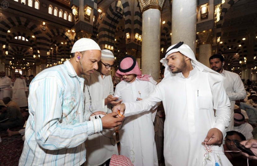 قصة مصورة : مشروع الترجمة الفورية لخطب الحرمين الشريفين هدية المملكة للعالم الإسلامي