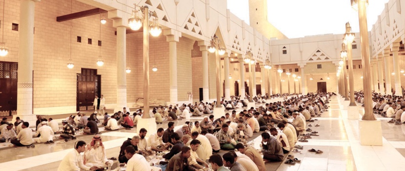 جامع الإمام تركي .. إفطار في حضرة التاريخ