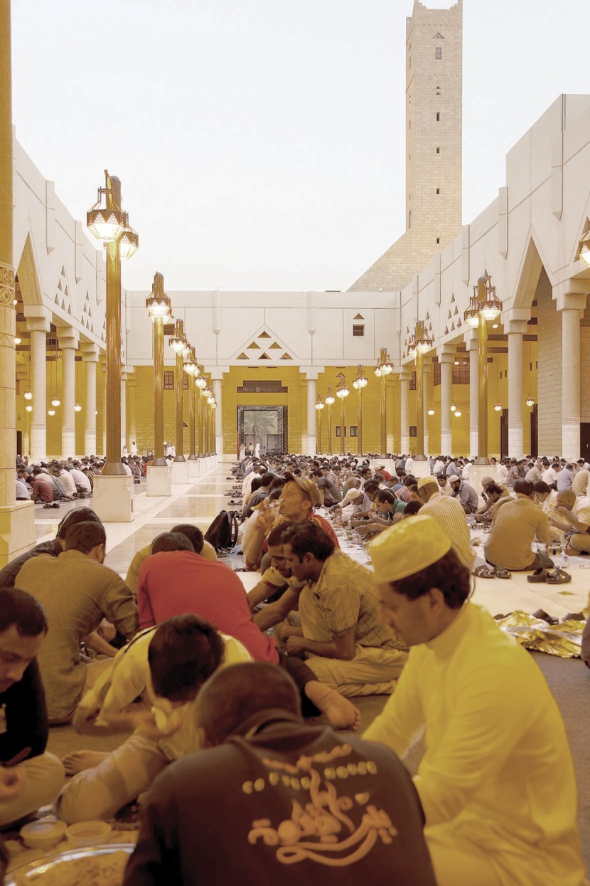 جامع الإمام تركي .. إفطار في حضرة التاريخ