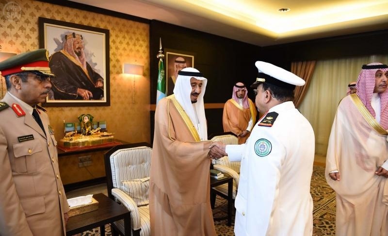 ولي العهد يستقبل قادة الكليات العسكرية بوزارة الدفاع والعشرة الأوائل من خريجي الكليات