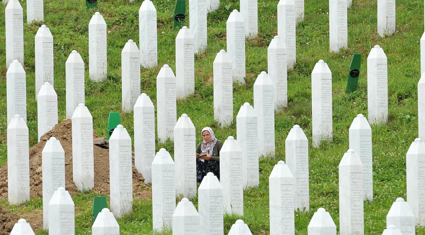 قصة مصورة: آلاف يحيون الذكرى الـ19 لمجزرة سريبرينيتسا في البوسنة