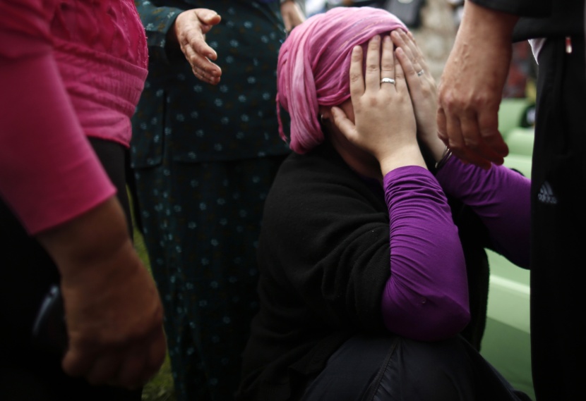 قصة مصورة: آلاف يحيون الذكرى الـ19 لمجزرة سريبرينيتسا في البوسنة