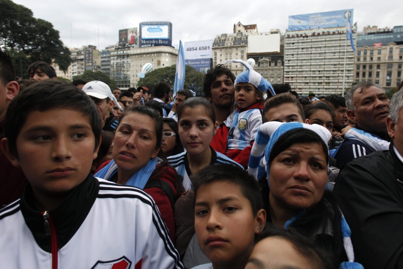 قصة مصورة : رئيسة الارجنتين وشعبها يستقبلون نجوم التانجو
