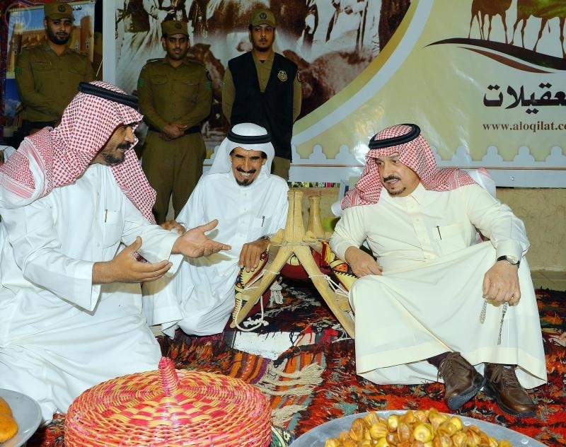 قصة مصورة: أمير القصيم يرعى فعاليات مهرجان " تراث حرفة الرمضاني "
