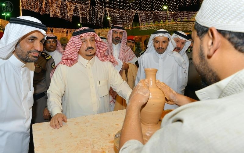 قصة مصورة: أمير القصيم يرعى فعاليات مهرجان " تراث حرفة الرمضاني "