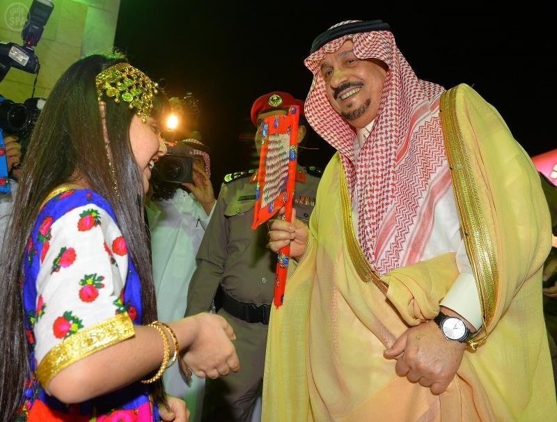 قصة مصورة: أمير القصيم يرعى فعاليات مهرجان " تراث حرفة الرمضاني "