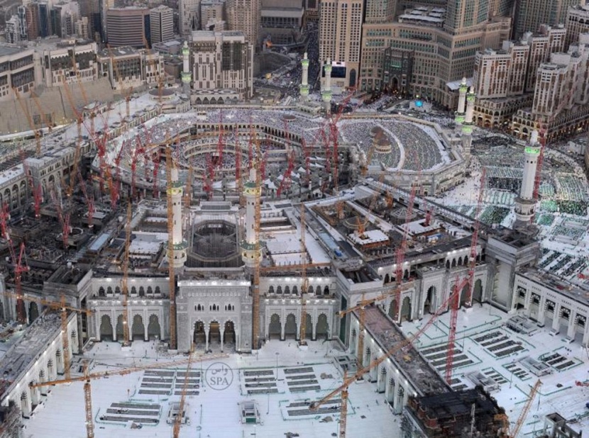 قصة مصورة : صحن المطاف من 48 ألف إلى 105 آلاف طائف في الساعة
