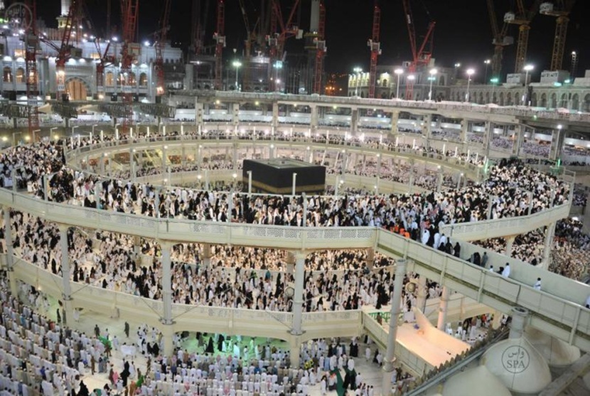 قصة مصورة : صحن المطاف من 48 ألف إلى 105 آلاف طائف في الساعة