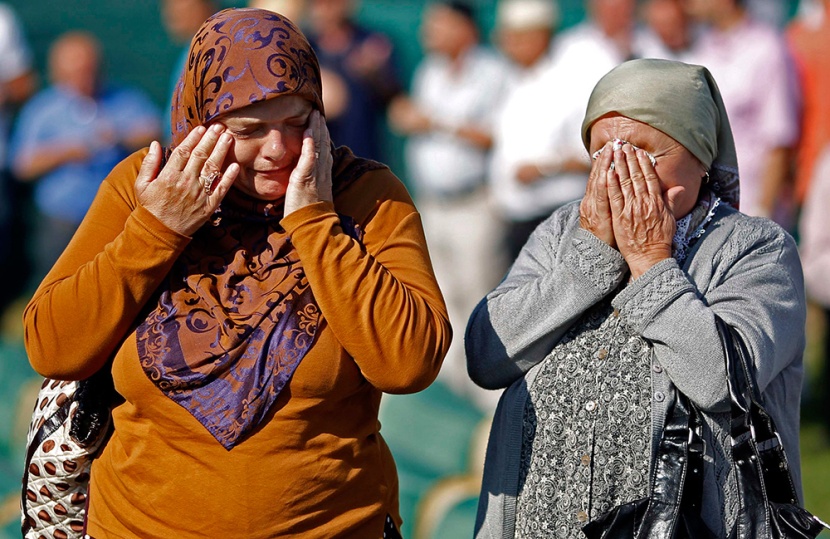 قصة مصورة : البوسنة تدفن 284 من ضحايا الحرب