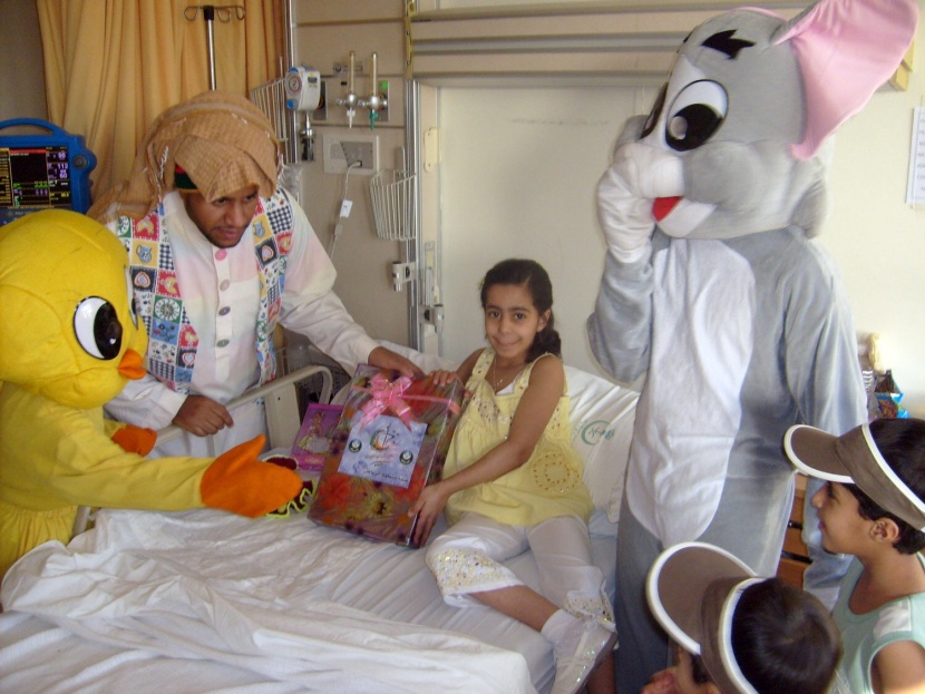 أمانة الرياض تعايد المرضى في المستشفيات بالهدايا خلال احتفالات العيد