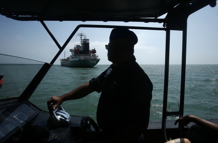 وفاة ثلاثة على الأقل في حادث غرق قارب قبالة سواحل جنوب ماليزيا