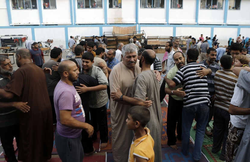 قصة مصورة : المسلمون يحتفلون بعيد الفطر المبارك