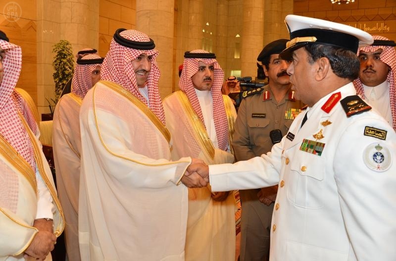 أمير الرياض يستقبل الأمراء  والعلماء وكبار المسؤولين وجمعا من المواطنين