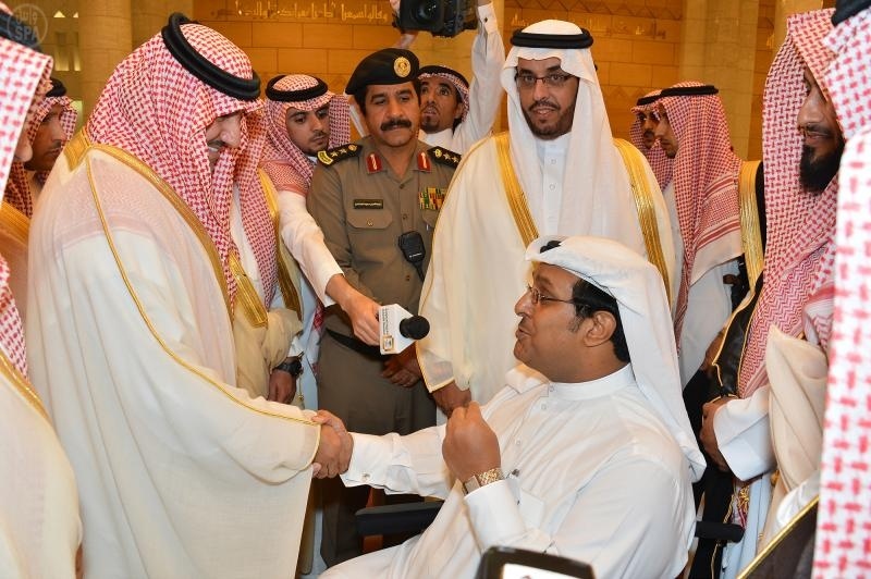 أمير الرياض يستقبل الأمراء  والعلماء وكبار المسؤولين وجمعا من المواطنين