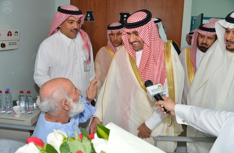 أمير الرياض يستقبل الأمراء  والعلماء وكبار المسؤولين وجمعا من المواطنين
